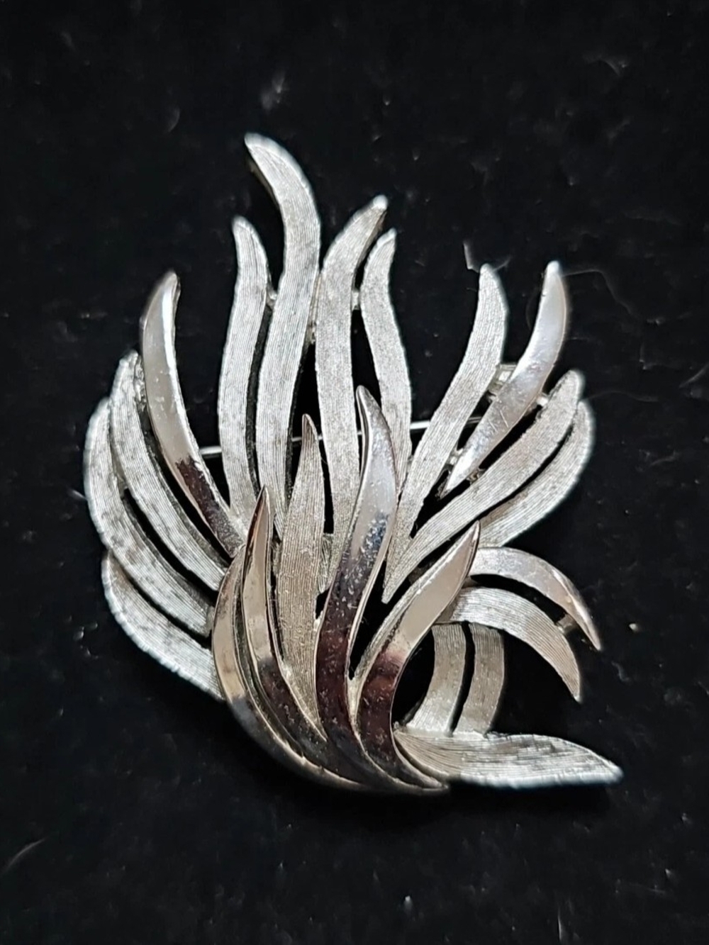Vtg Signed Trifari Textured Silver Tone Plume Wing Spray Statement Brooch Pin